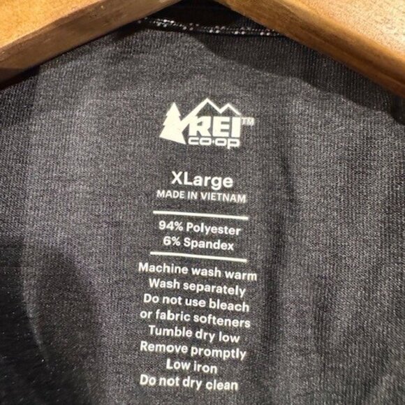 Women's REI lightweight base layer 1/2-zip top, size XL, Black - Picture 2 of 2